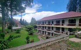 Oyo 93062 Sibayak Multinational Rest House Berastagi