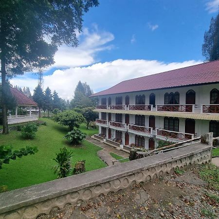 Oyo 93062 Sibayak Multinational Rest House Berastagi Bagian luar foto